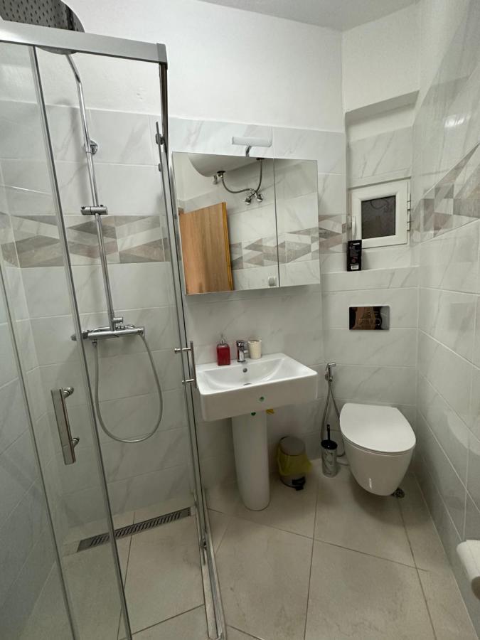 Velis Apartment Sarandë エクステリア 写真